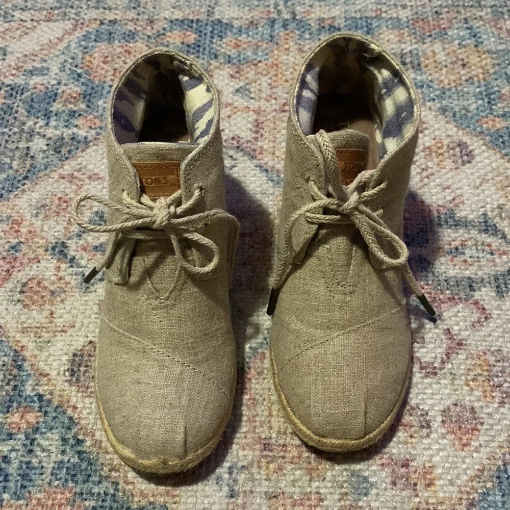 2‎ pairs TOMS Wedge Desert Natural Linen & Gray Ikat BOOTIES